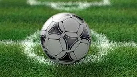 【激情碰撞！】詹俊揭秘：曼彻斯特酒吧激情看球，热刺与曼联对决，姆伯莫成关键胜负手！